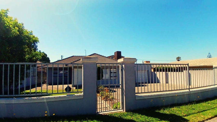 To Let 4 Bedroom Property for Rent in Labiance Estate Western Cape